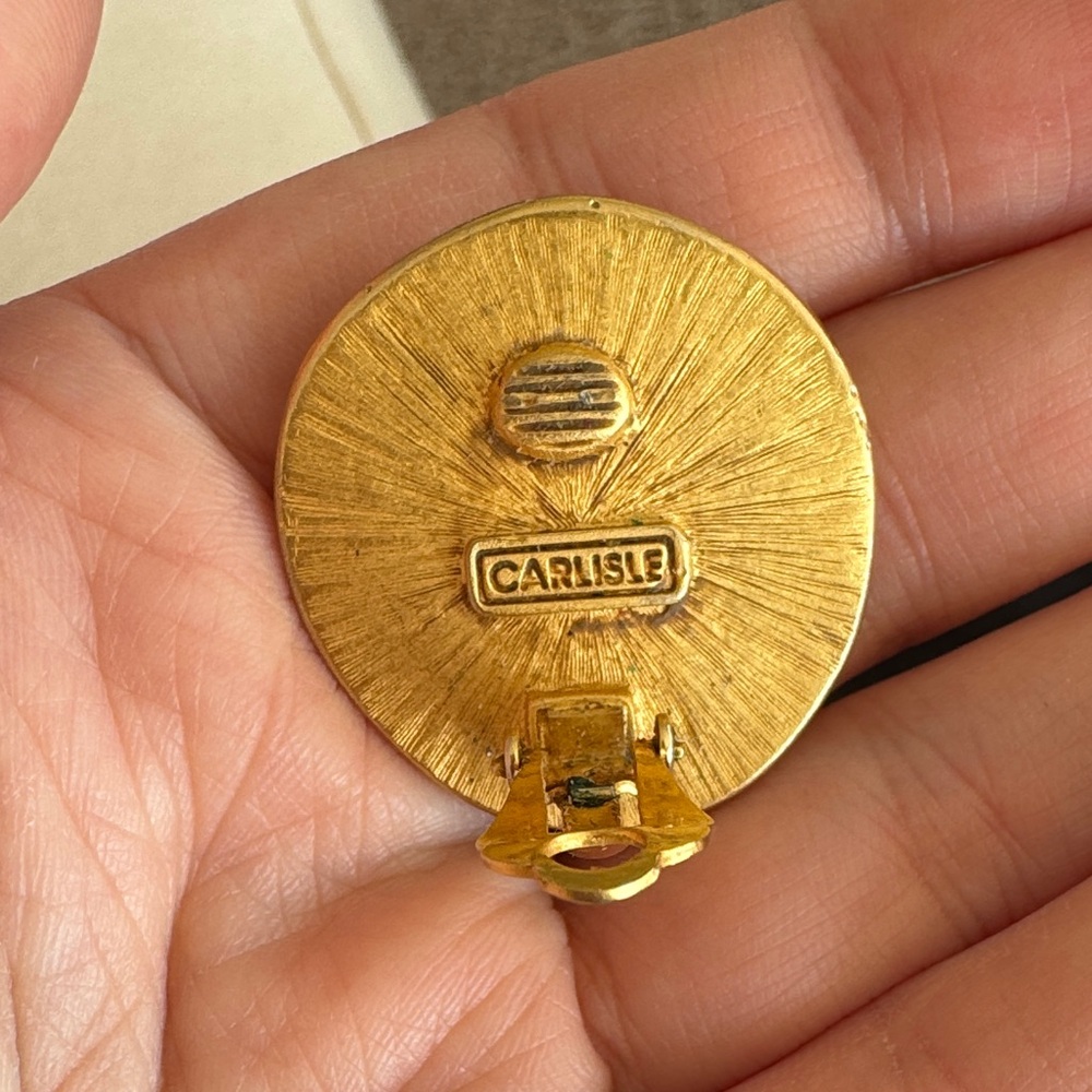 Vintage Carlisle Coin-Style Gold Tone Clip-On Earrings - Picture 5 of 5